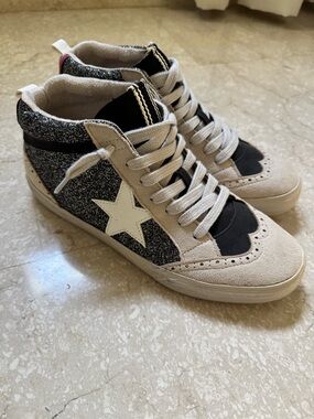 Beige & Black Star High-Top Sneakers - Women's Fashion Lace-Up NWOT